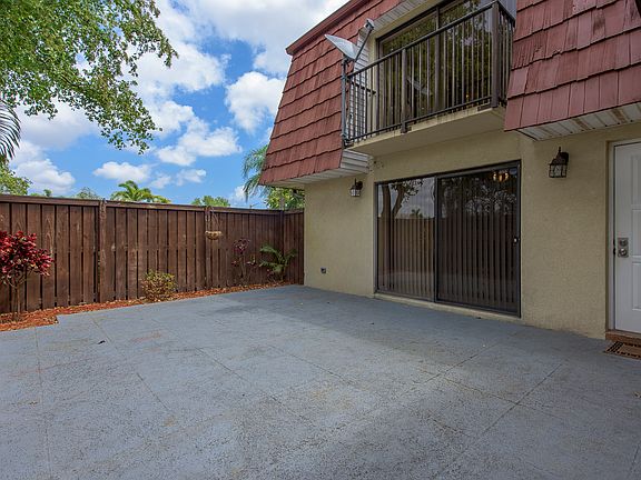2nd image of 2554 SW 15th St