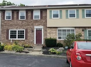 4587 N Hedgerow Dr, Allentown, PA 18103