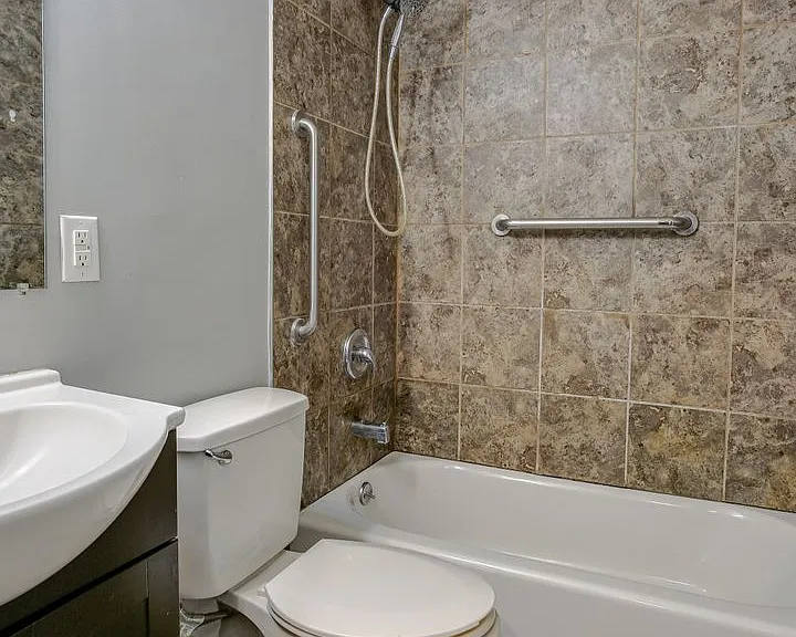 6020 Franklin St — Photo 10