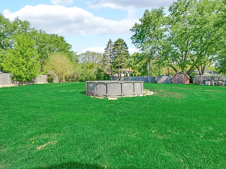 28W502 Leverenz Rd — Photo 18