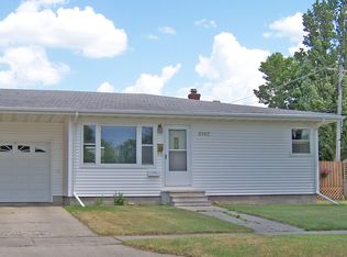 2107 S 10th St, Grand Forks, ND 58201