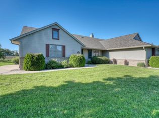 N66W15498 Raven Way Dr, Menomonee Falls, WI 53051