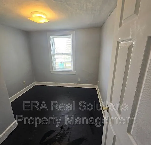 1557 N N Brks — Photo 9