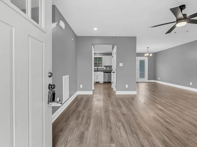 1125 Tybee Dr — Photo 3