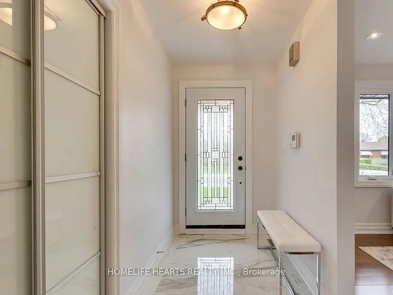 730 Drury Ln — Photo 2