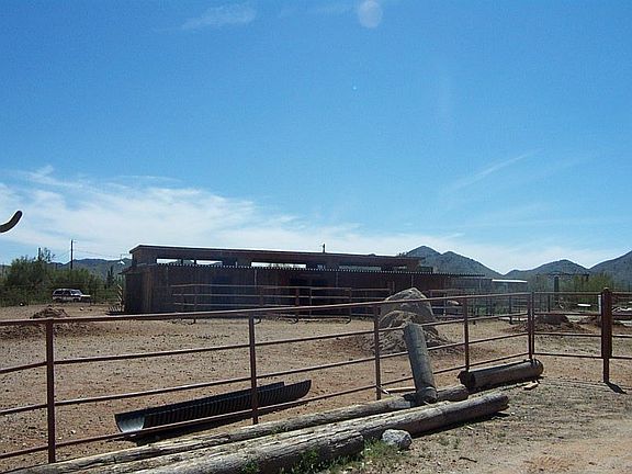 4.8 acre Horse property with corral & barn