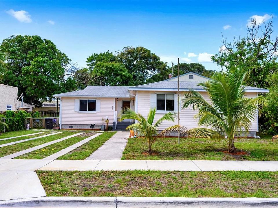 Home For Sale In Colonial Estates