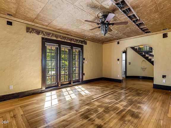 9th image of 688 Alcazar Ave