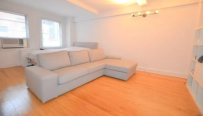 Rented by Manhattan Realty Group | media 7