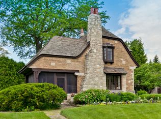 565 Hathaway Cir, Lake Forest, IL