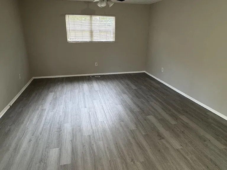311 Coleman Ln — Photo 3
