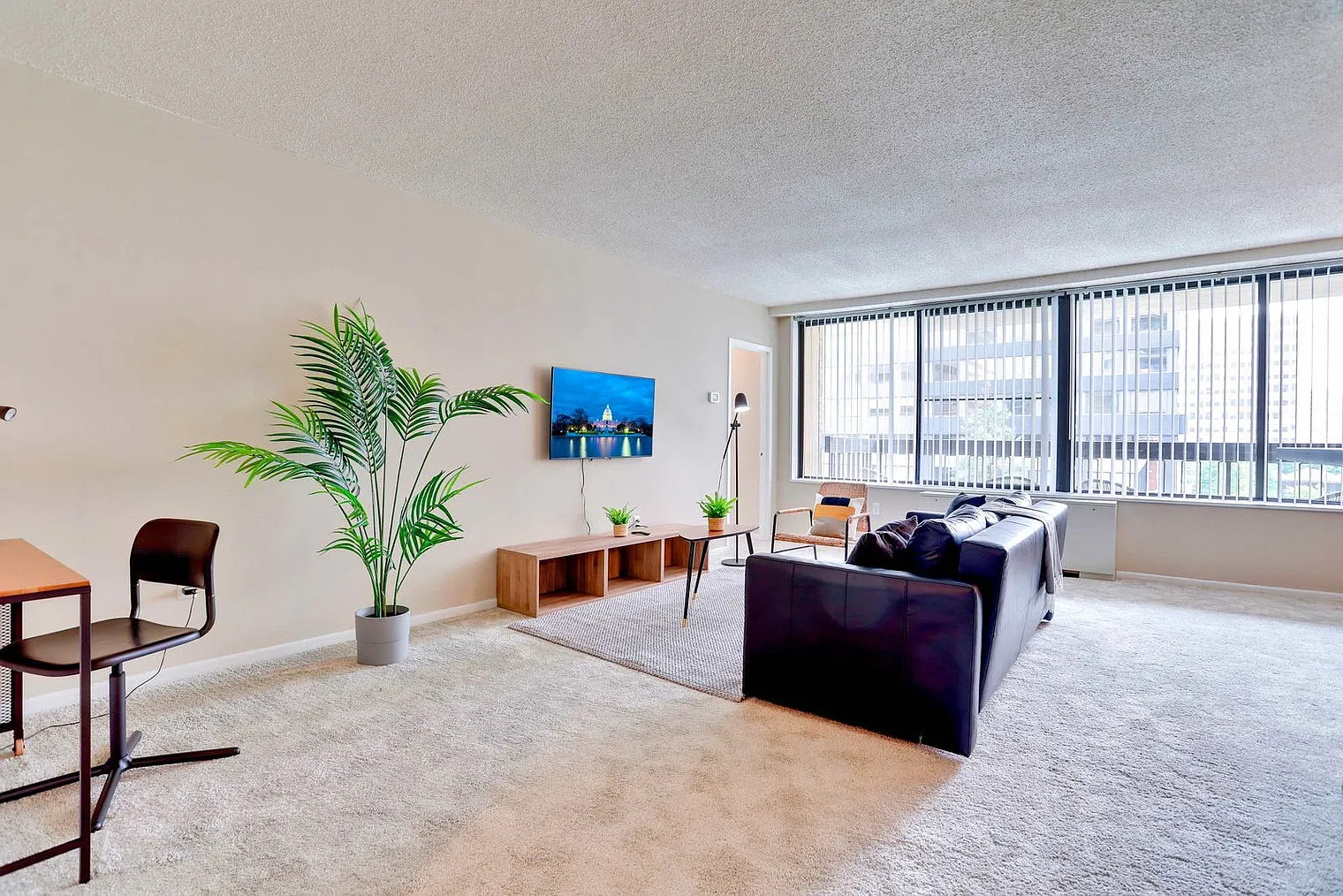 2 bed, 1.0 bath, 1227 sqft, $4,724 — Photo 2
