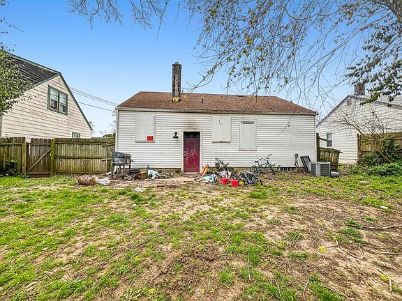 2nd image of 2382 Vendome Dr S