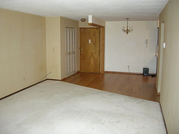 4th image of 2710 Dale St N #B205