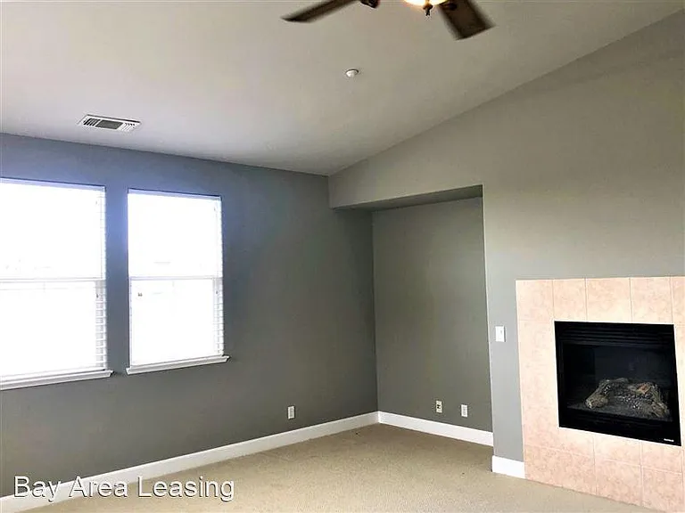 1129 Platinum St — Photo 10