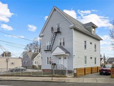 471 Smithfield Ave, Pawtucket, RI, 02860