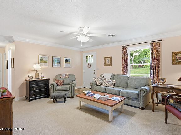 3rd image of 212 Lilac Rd