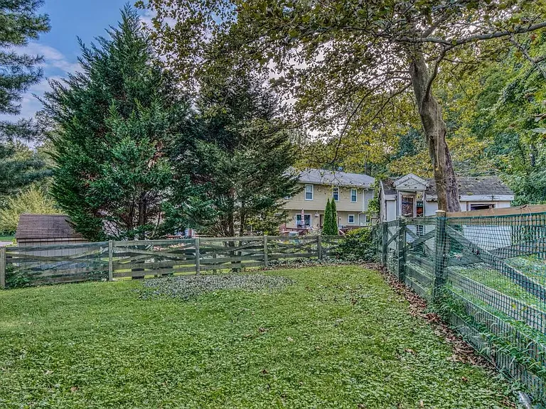 9909 Maidbrook Rd — Photo 23