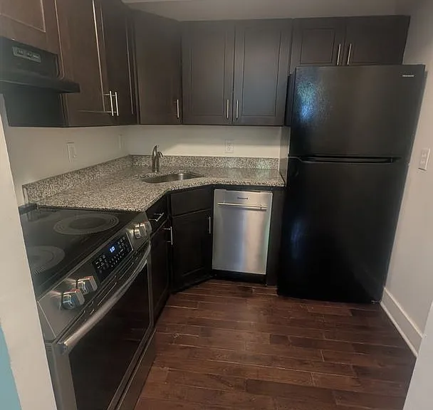 720 Monmouth St — Photo 5