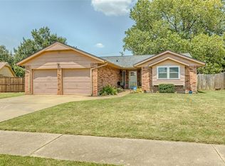 409 Williams Dr, Moore, OK 73160