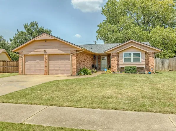 409 Williams Dr, Moore, OK 73160