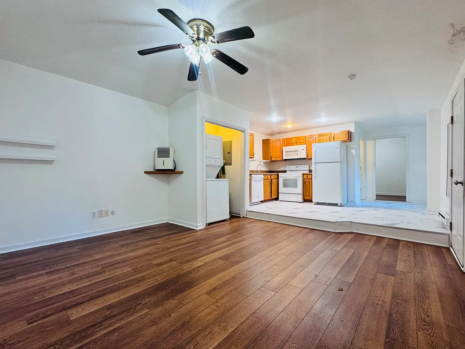 2 bed, 800 sqft, $1,600 — Photo 3