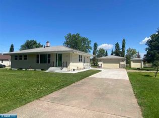 1327 E 41st St, Chisholm, MN 55746