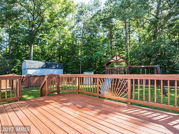 Large Deck - perfect for entertaining!