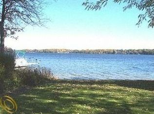 2838 N Duck Lake Rd, Highland, MI 48356