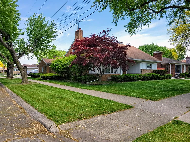 19801 Edmunton St — Photo 1