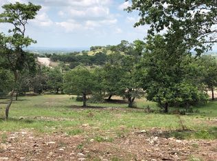 7 Old Comfort Rd, Fredericksburg, TX 78624