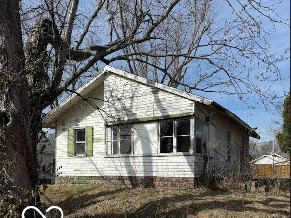 812 W 3rd St, Bicknell, IN 47512