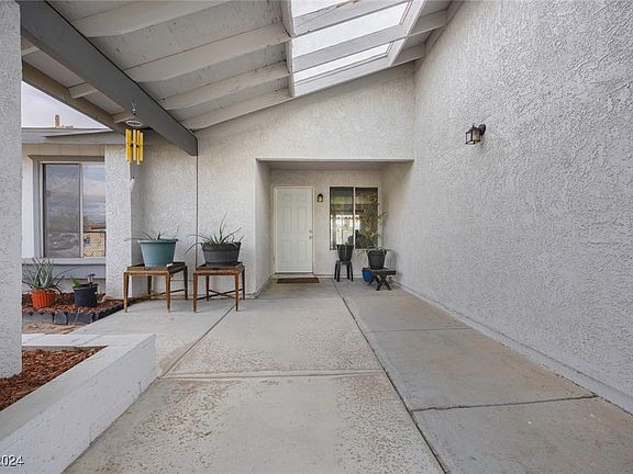 4th image of 4933 Danbrook Ct