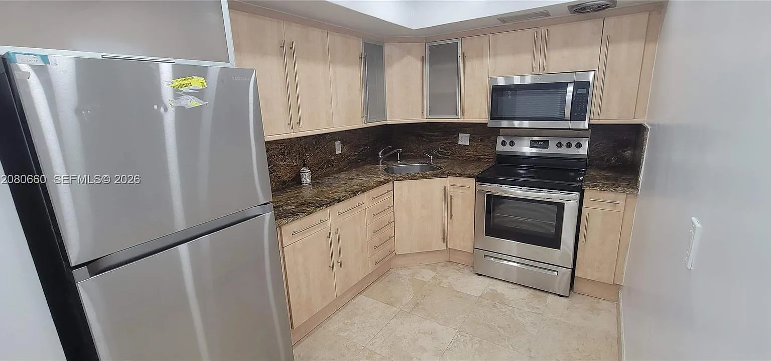 Envoy Apartments Condomin — Photo 4
