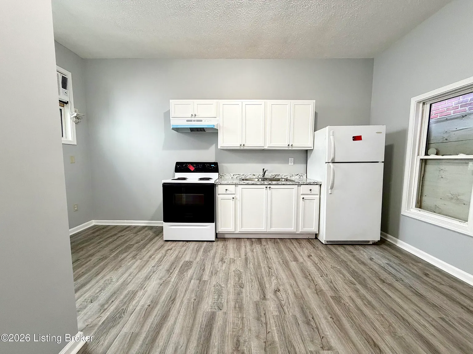 1 bed, 1.0 bath, 300 sqft, $495 — Photo 3