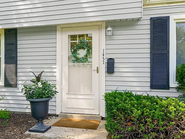 7652 Rainbow Dr — Photo 2