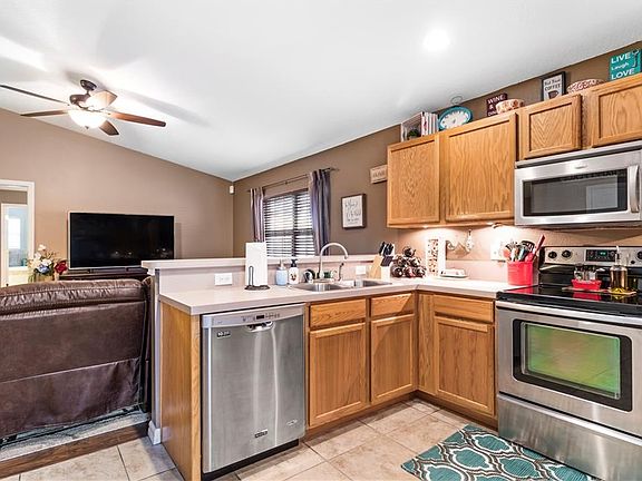 4th image of 601 Hillsboro St