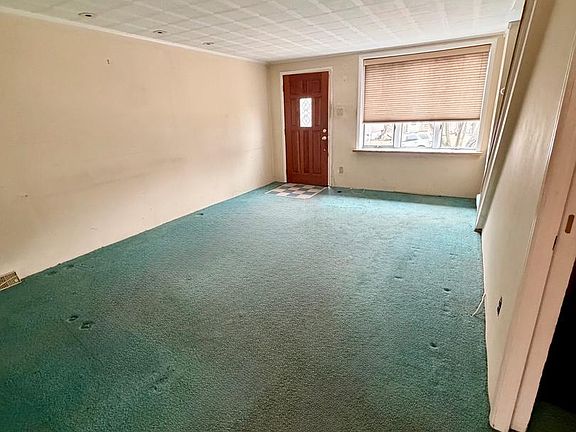 4th image of 868 Fairfax Rd