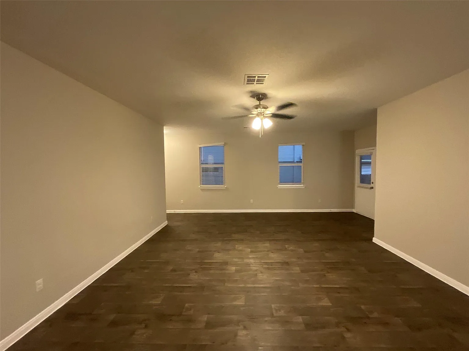 4 bed, 2.0 bath, 1681 sqft, $2,000 — Photo 3
