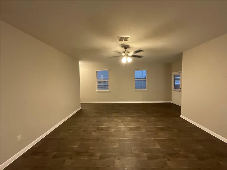 142 Jubilee Dr — Photo 3
