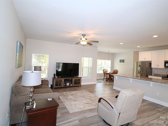 3rd image of 169 Windstone Dr