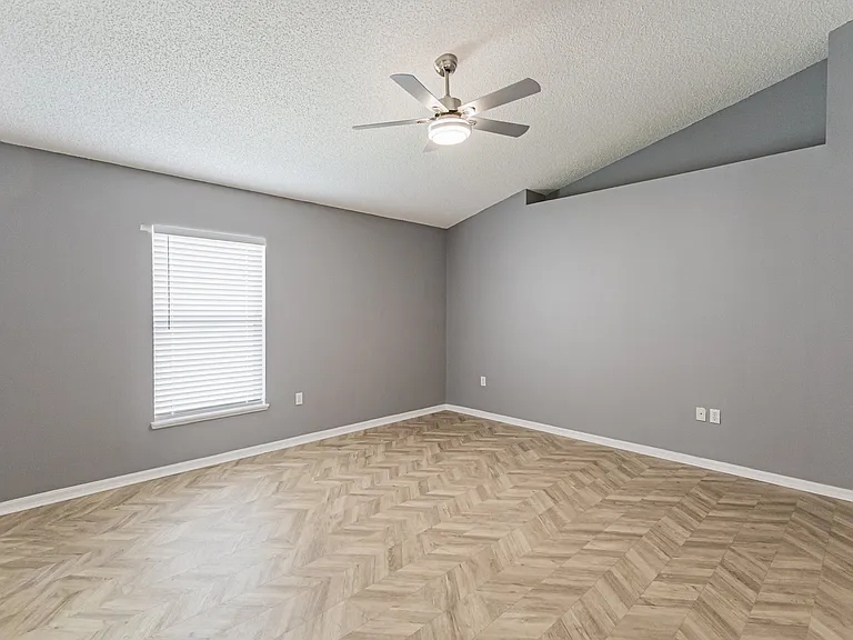 1733 La Maderia Dr SW — Photo 11