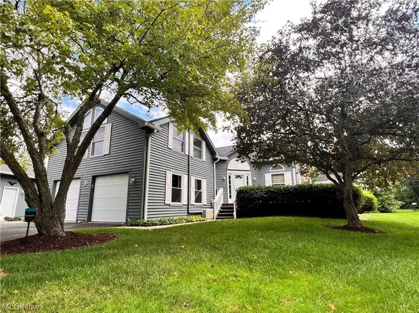 2552 Peninsula Pl, Roaming Shores, OH 44084