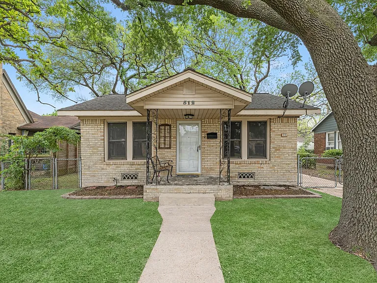 512 Gale St — Photo 2