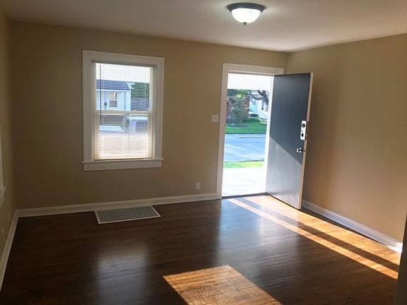 3rd image of 4522 Evanston Ave