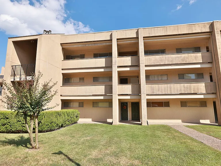 12600 Melville Dr #318B — Photo 28