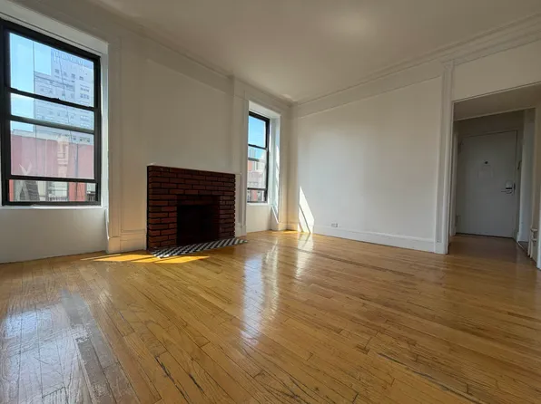 501 East 84th Street image 1 of 10