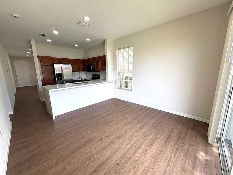 3245 NW 31st Ter — Photo 5
