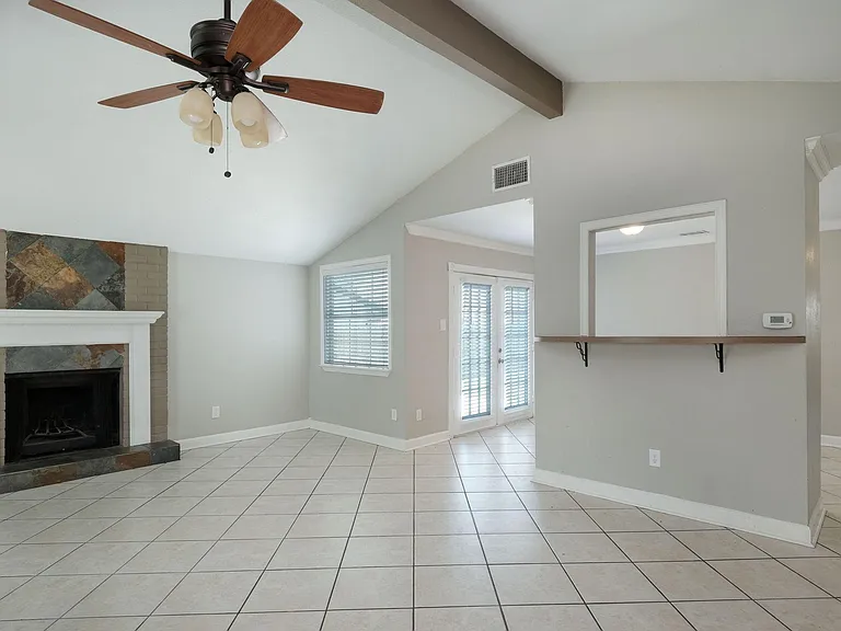 1745 Cricket Hollow Dr — Photo 3