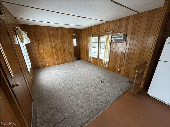 3rd image of 606 Karen Ave NW